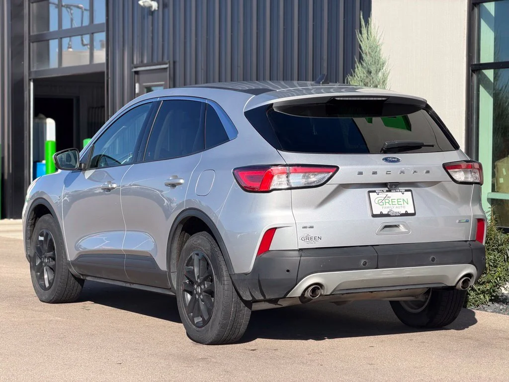 Used 2020 Silver Ford SE image 3