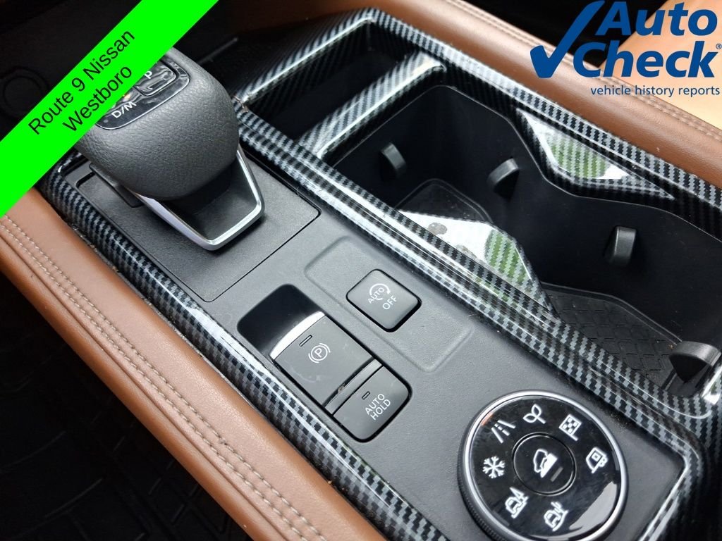 Used 2023 White Nissan Platinum image 18