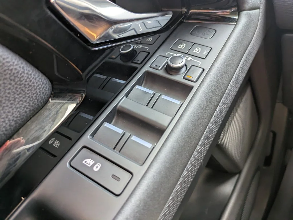 Used 2021 Gray Land Rover S image 26