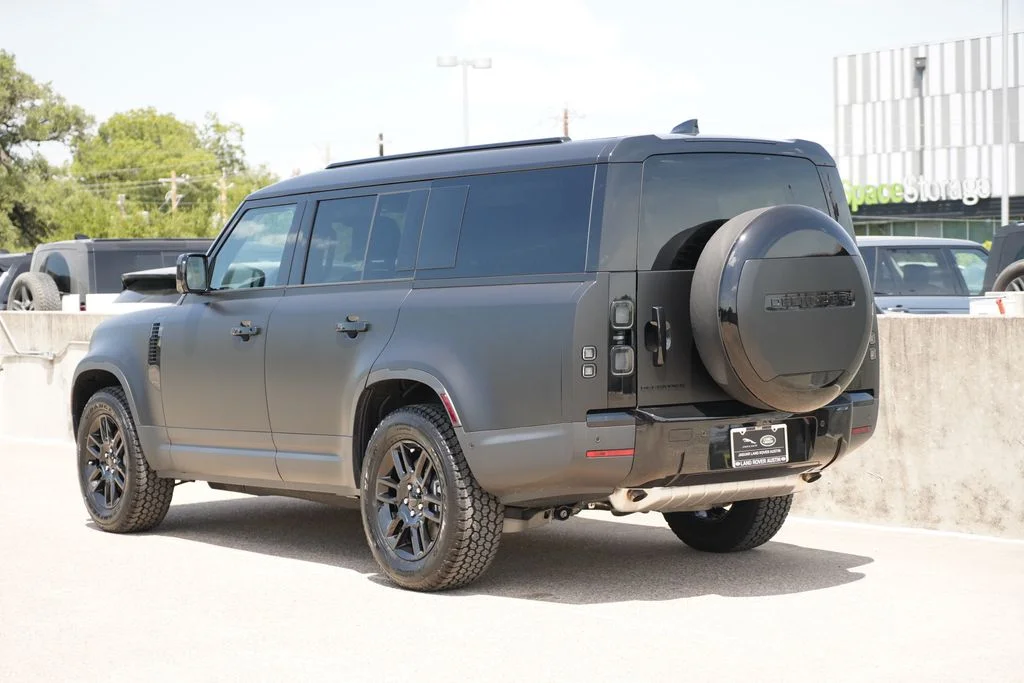 New 2026 Santorini Black Metallic Land Rover S image 6