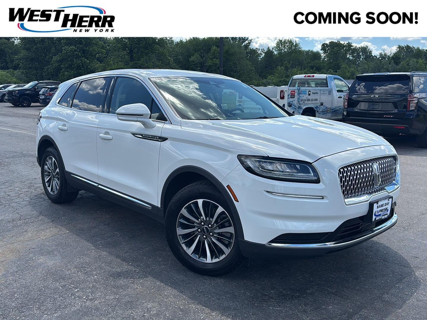 Used 2023 Pristine White Lincoln Standard image 1