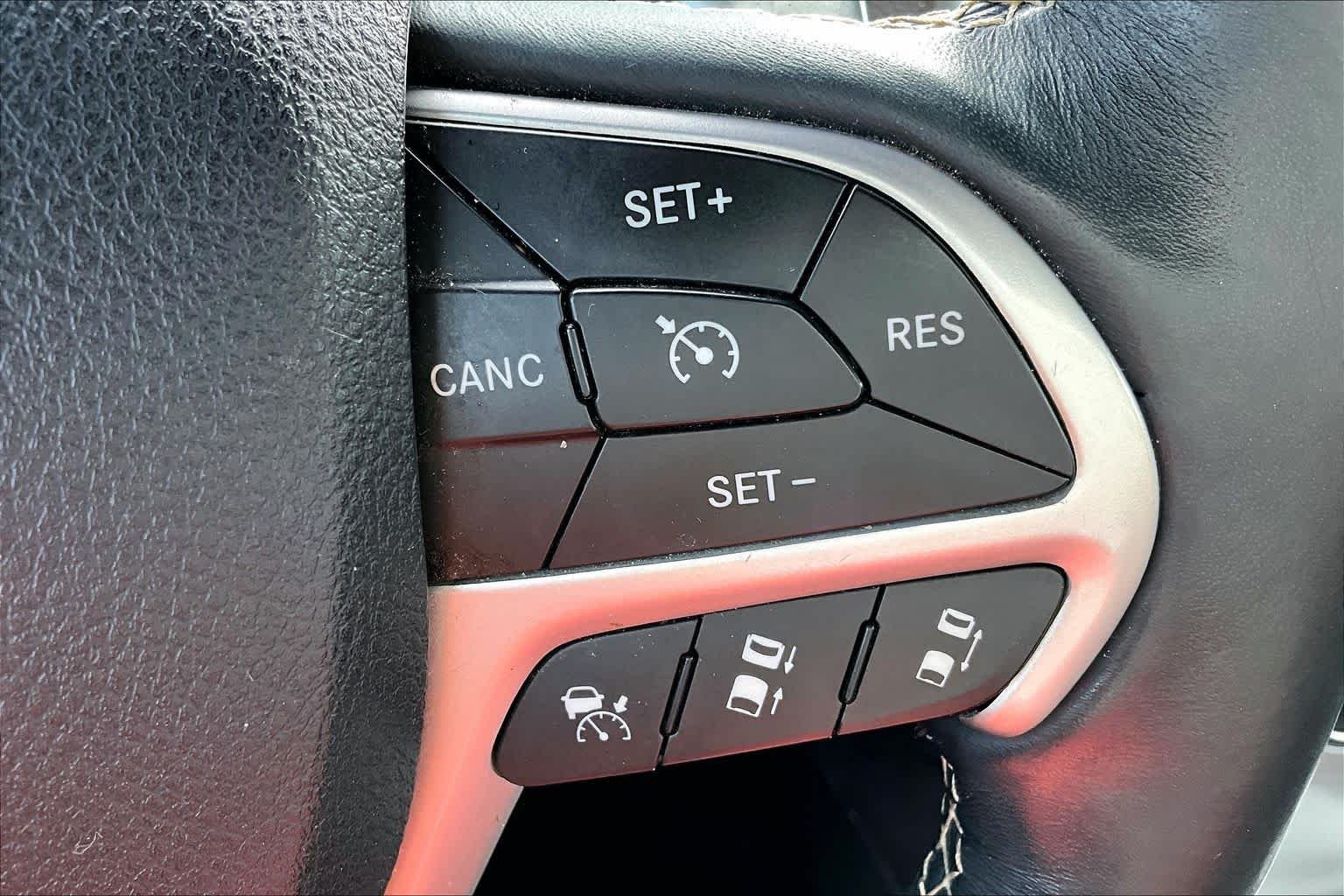Used 2014 Maximum Steel Metallic Clearcoat Jeep Overland image 22