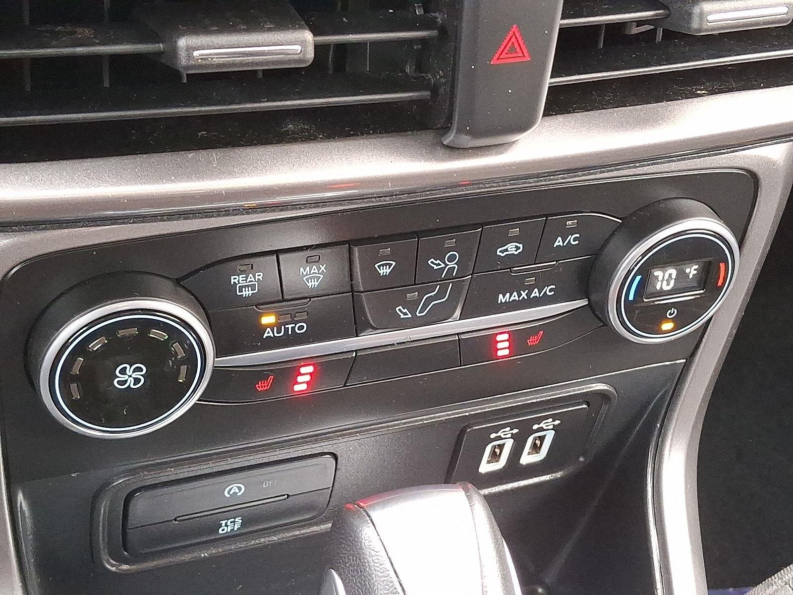 Used 2022 Lightning Blue Metallic Ford SE image 17
