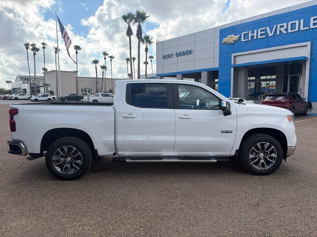 New 2026 Summit White Chevrolet LT image 4