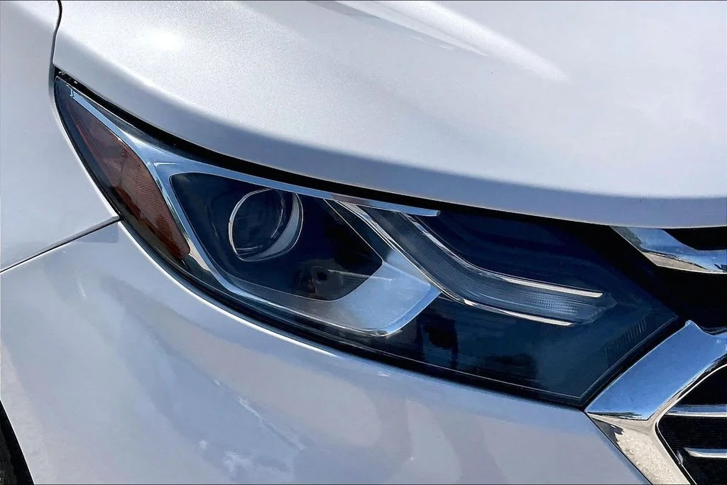 Used 2018 Beige Chevrolet Premier image 33