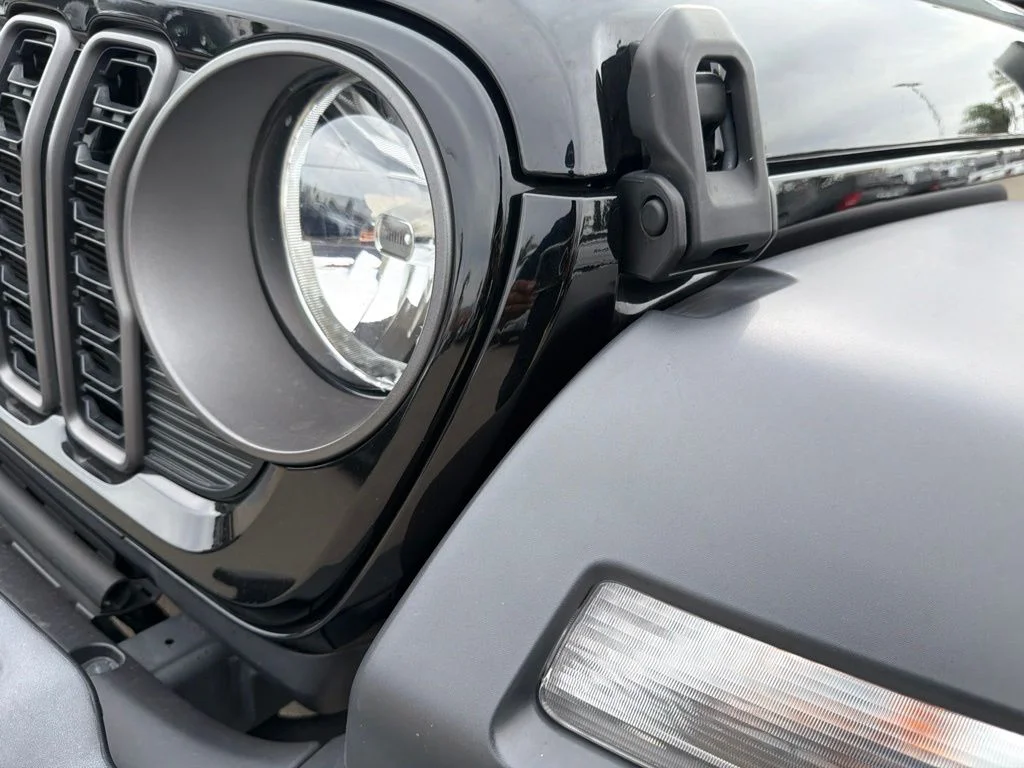 Used 2025 Black Jeep Sport S image 10