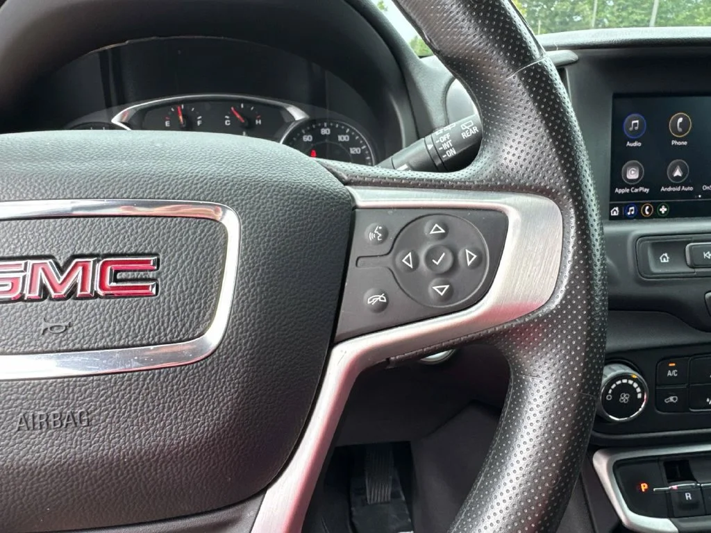 Used 2024 White GMC SLE image 31