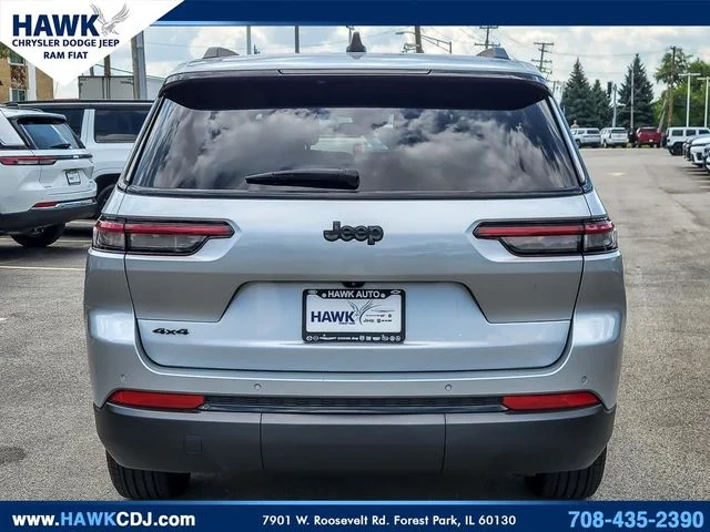 Used 2024 Silver Jeep Altitude X image 5