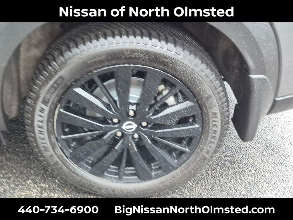 Certified Used 2024 Gun Metallic Nissan Platinum image 31