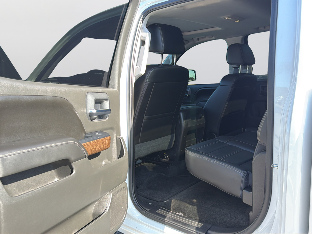 Used 2017 White GMC Denali image 24