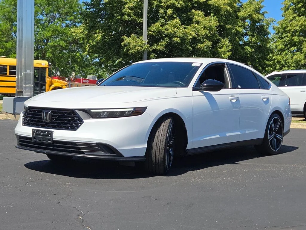 Used 2025 White Honda Sport image 5