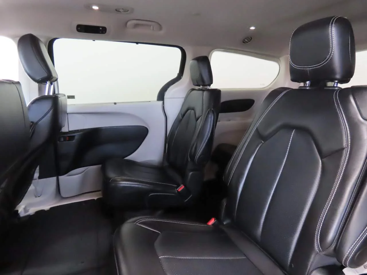 Used 2024  Chrysler Touring L image 14