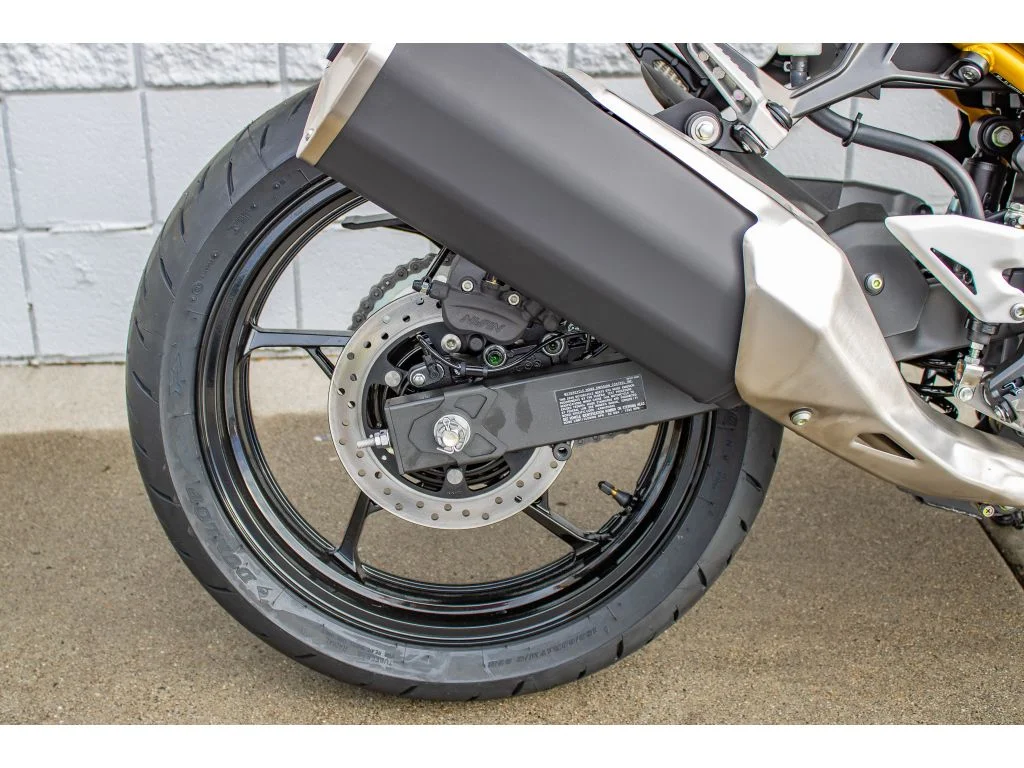 New 2026 Metallic Matte Graphenesteel Gray Kawasaki  image 3