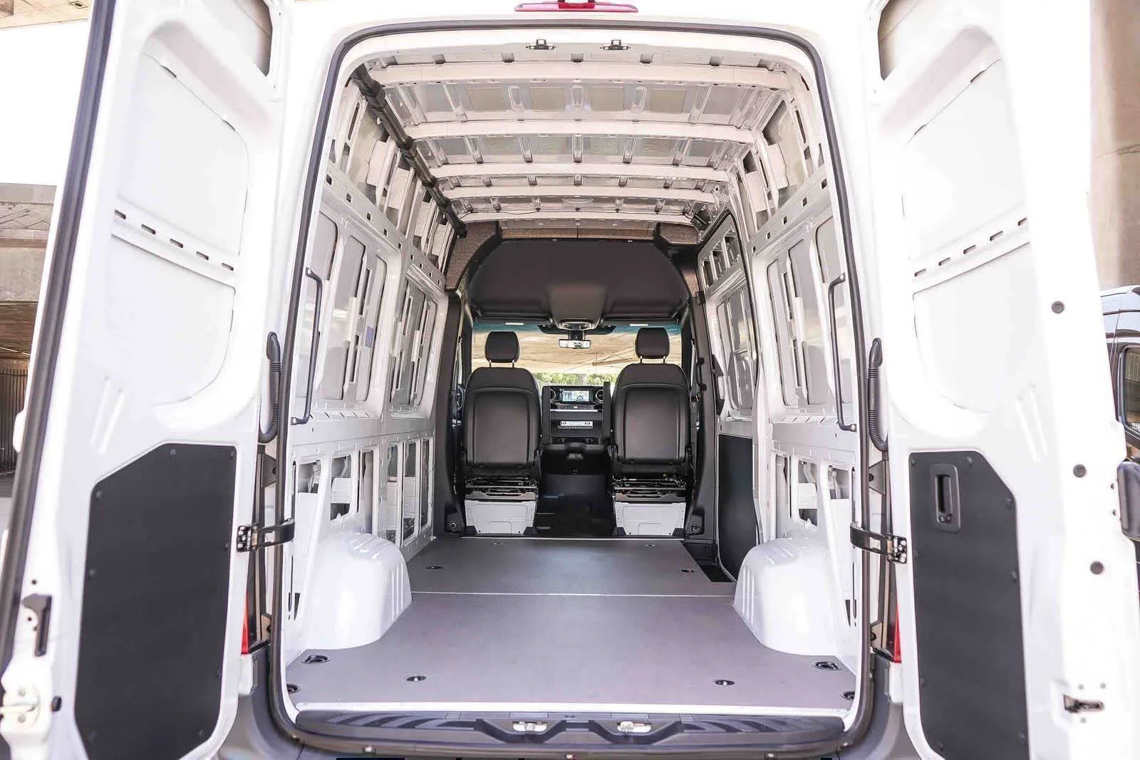 New 2026 Arctic White Mercedes-Benz Cargo 144WB High Roof AWD 2.0L I4 Diesel Turbo HO image 30