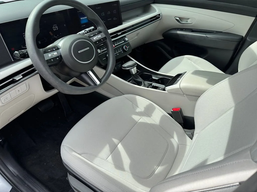 Used 2025 Silver Hyundai SE image 5