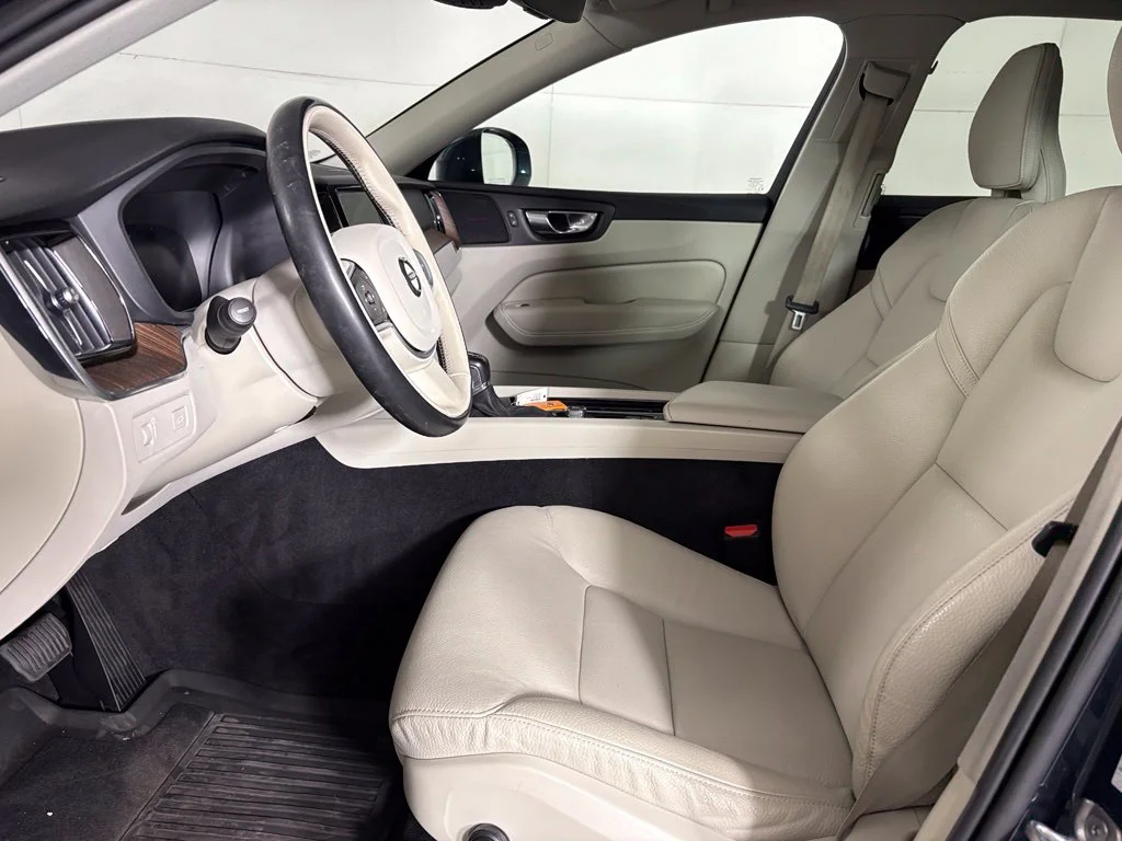 Used 2021 Blue Volvo T5 Momentum image 22