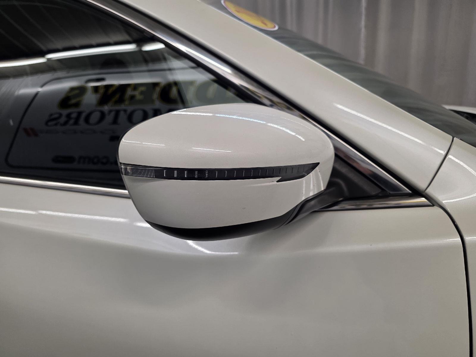 Used 2020 Pearl White Tricoat Nissan SV image 13
