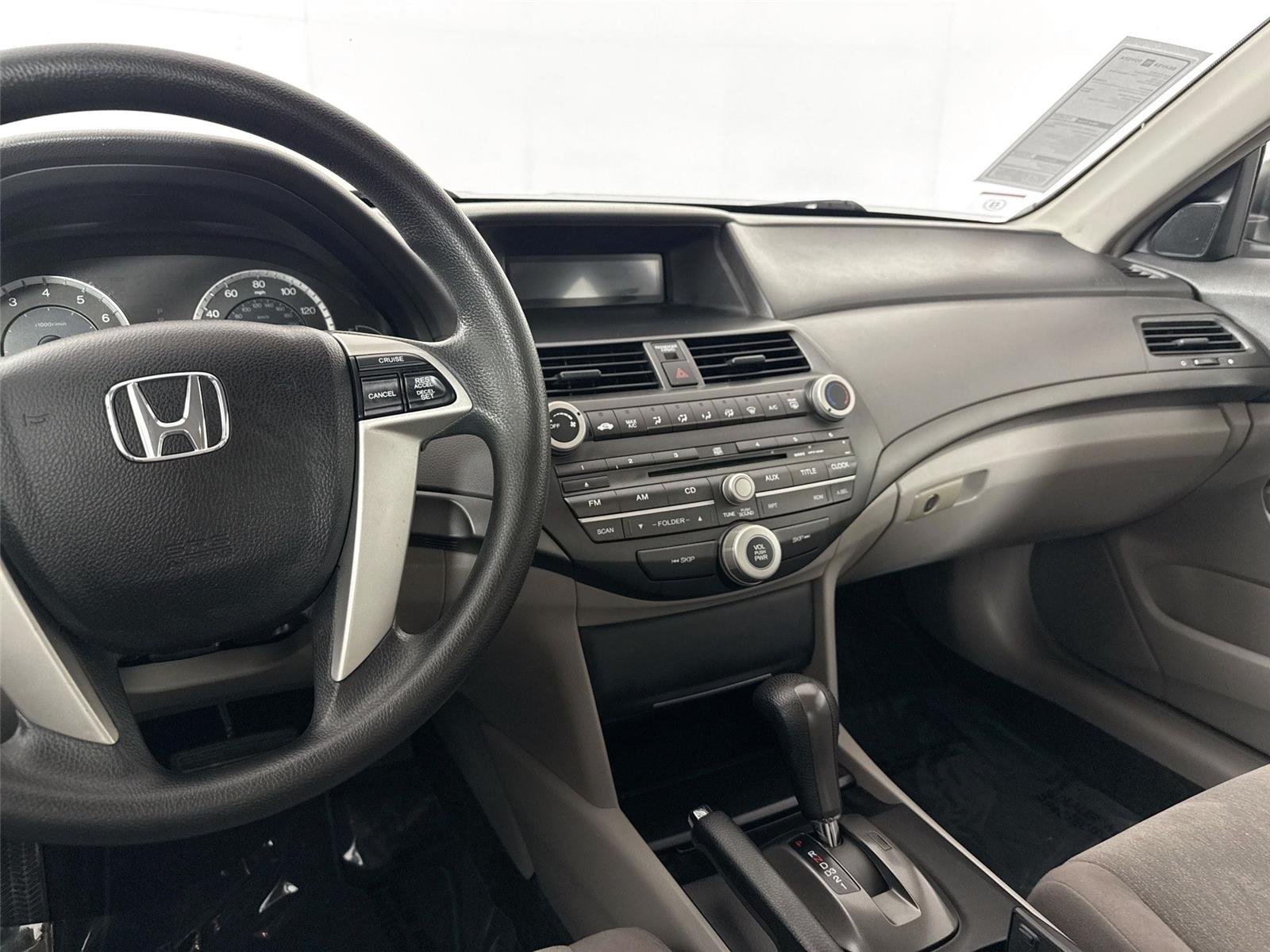 Used 2009 Alabaster Silver Metallic Honda LX image 27