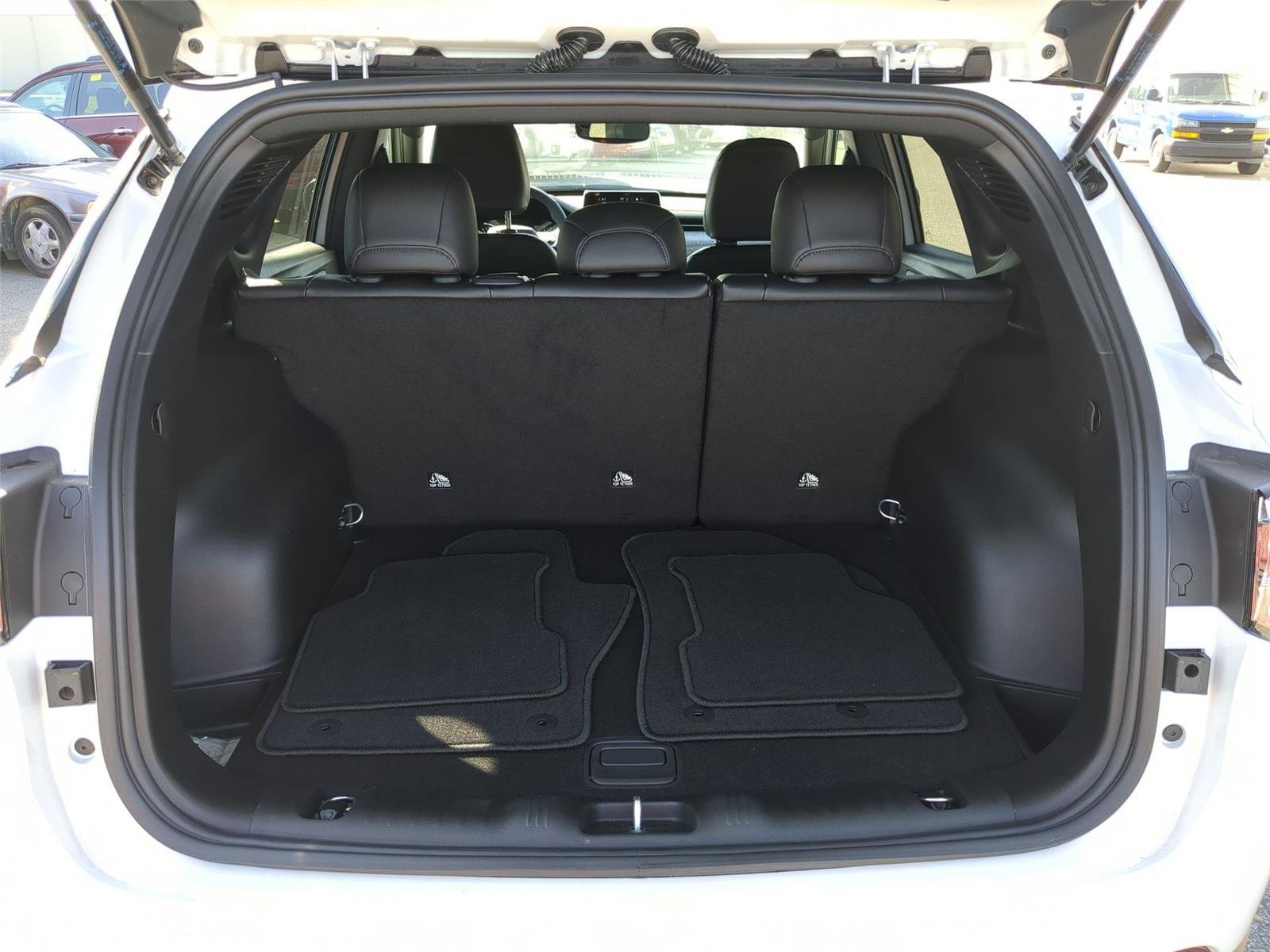Used 2026 Bright White Clearcoat Jeep Latitude image 29