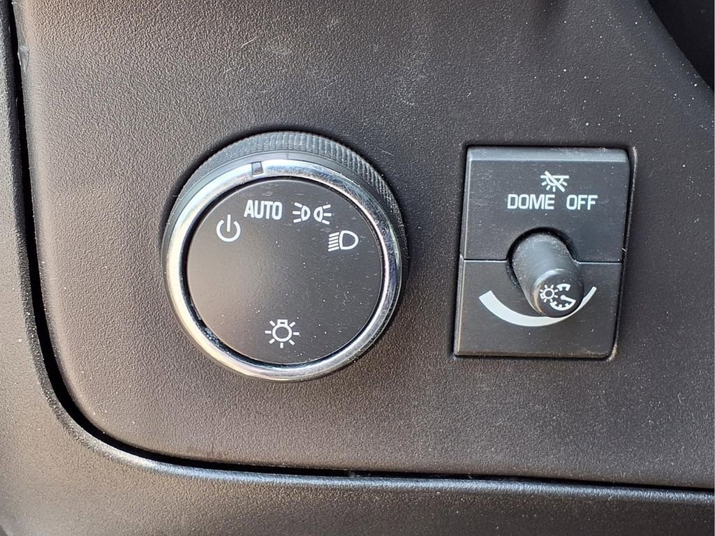 Used 2019 SUMMIT WHITE Chevrolet LT image 25
