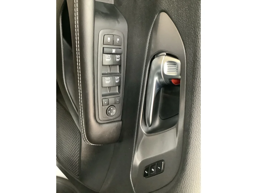 New 2026 Silver Mist Clear-Coat Exterior Paint Chrysler  image 13