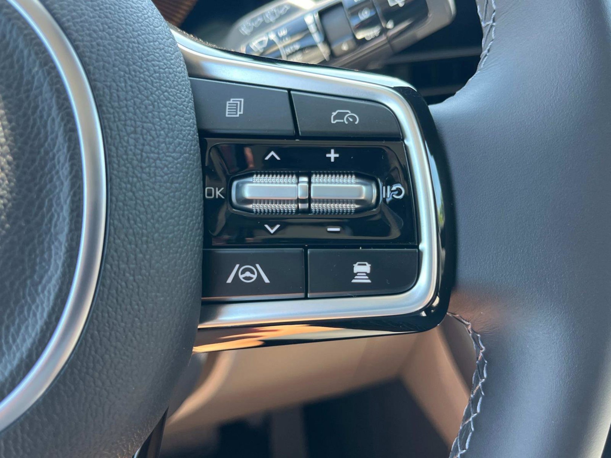 New 2026 Ivory Silver Kia EX image 31