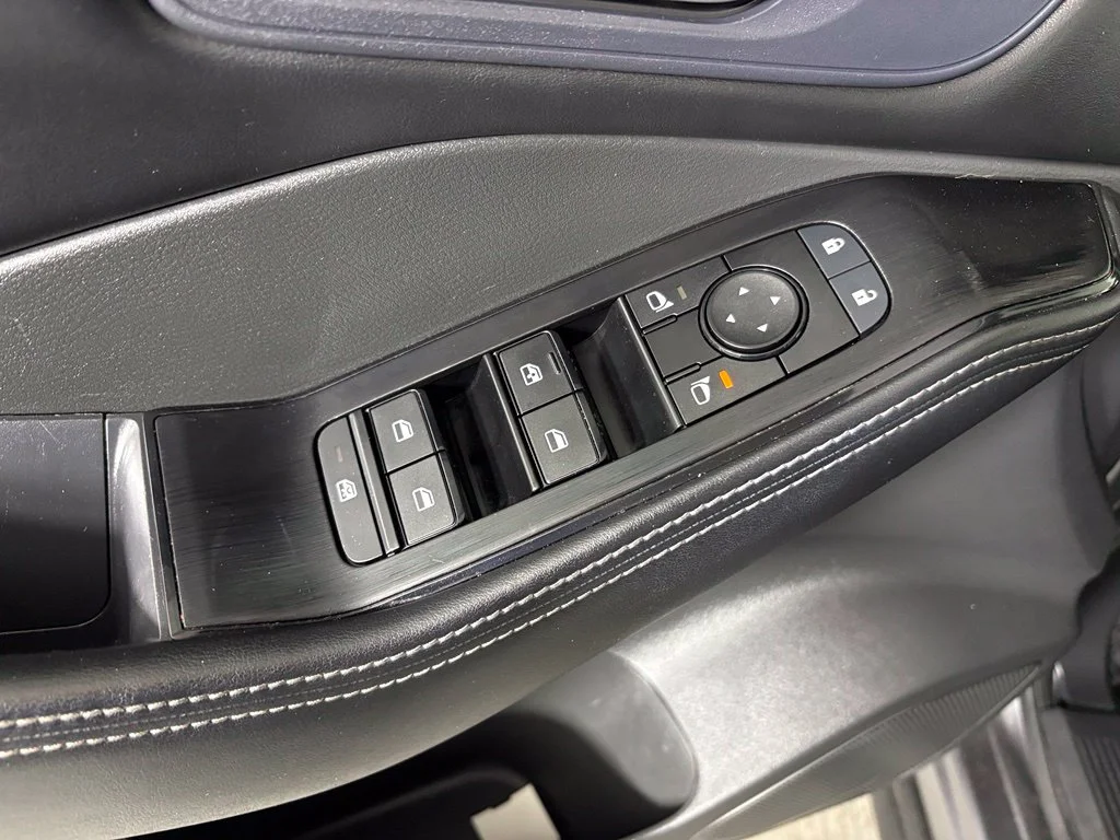 Used 2024 Gray Nissan SV image 15