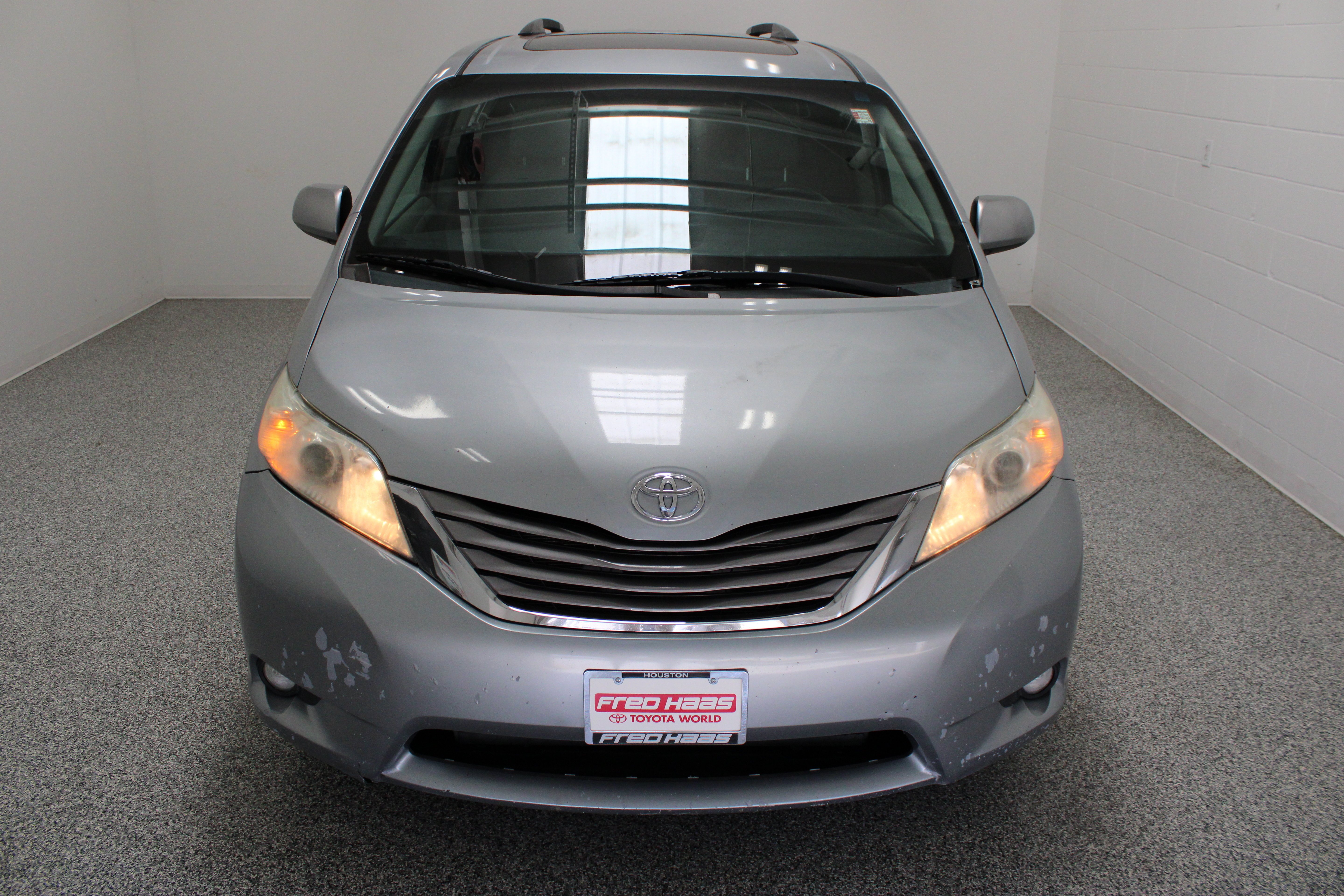 Used 2015 Silver Sky Metallic Toyota XLE Premium 3.5L image 3