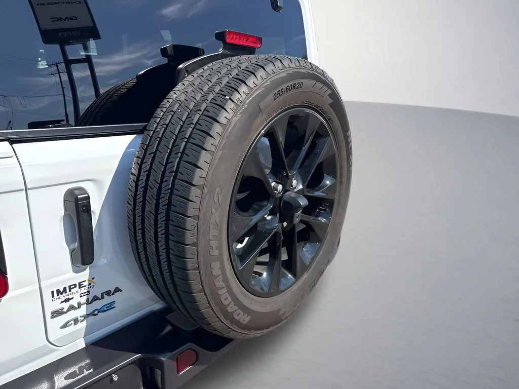 Used 2025 White Jeep Sahara image 34