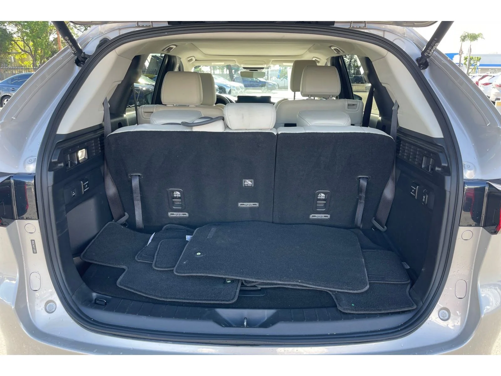 Used 2024 PLATINUM QUARTZ Mazda Premium Plus image 18