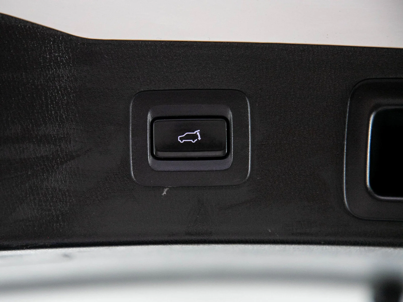 Used 2020 Snowflake White Pearl Mica Mazda Touring image 18