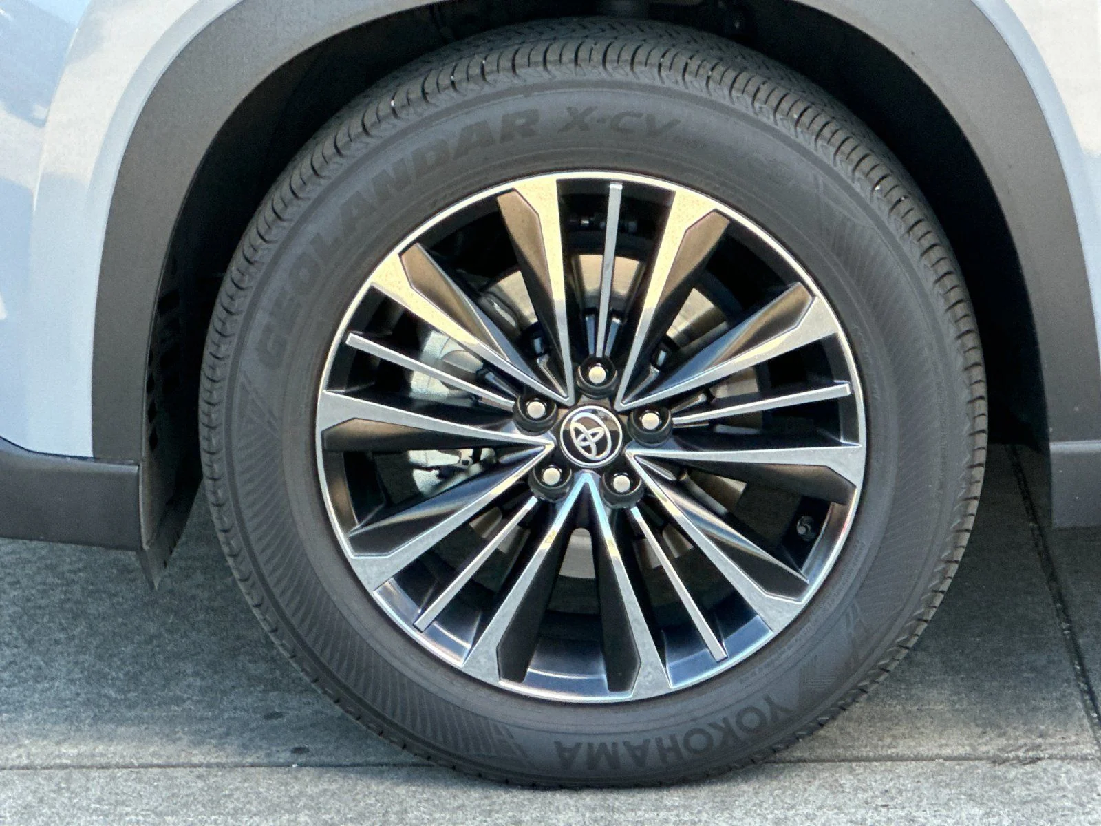 Used 2025 Cement Toyota MAX Platinum image 24