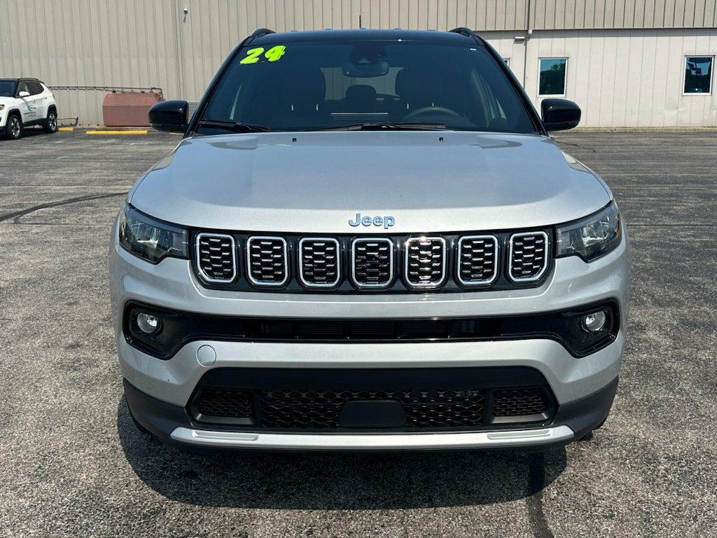 Used 2024 Silver Zynith Metallic Clearcoat Jeep Limited image 3
