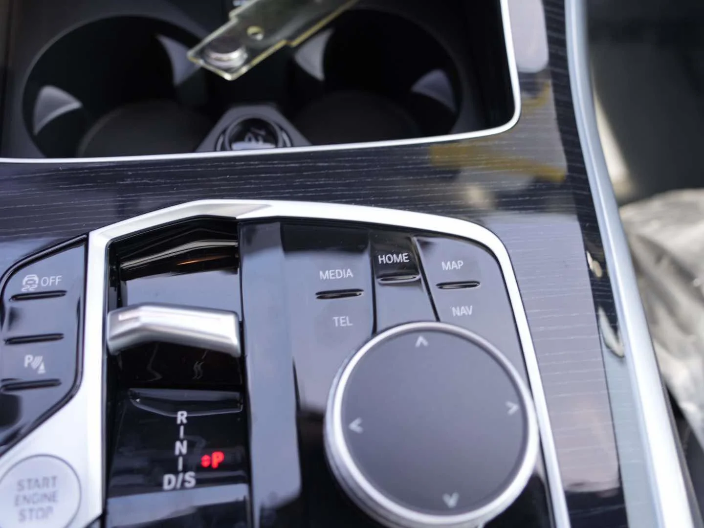 New 2026 Alpine White BMW sDrive40i image 23