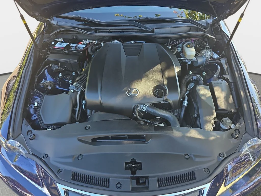 Used 2014  Lexus 250 image 33