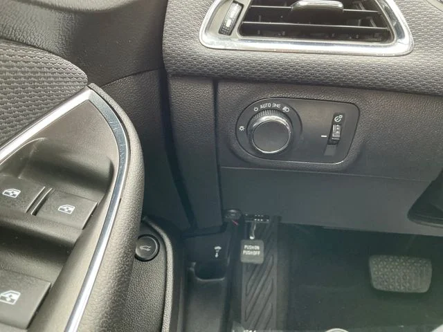 Used 2018 White Chevrolet LT image 19
