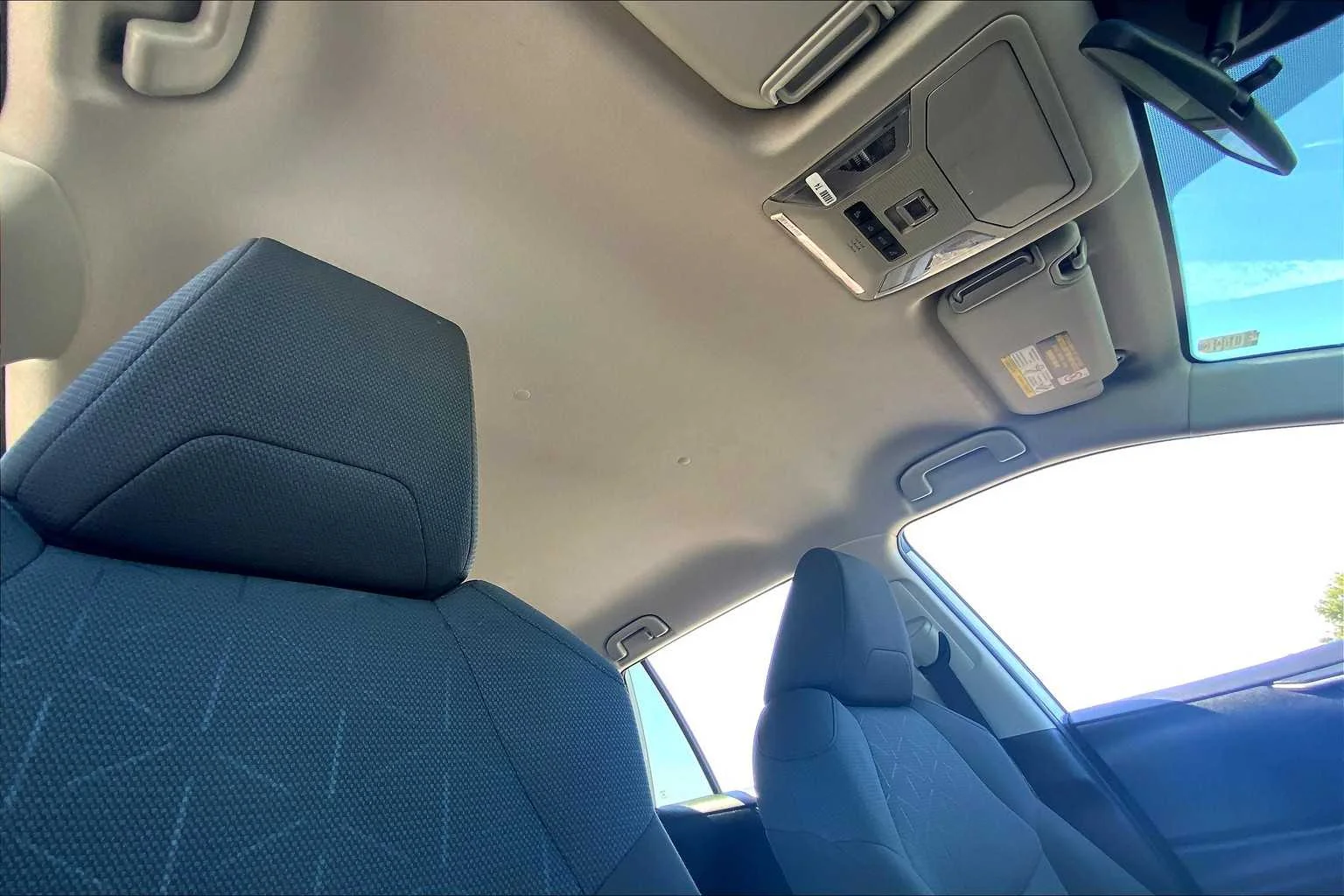 Used 2022 White Toyota XLE image 14