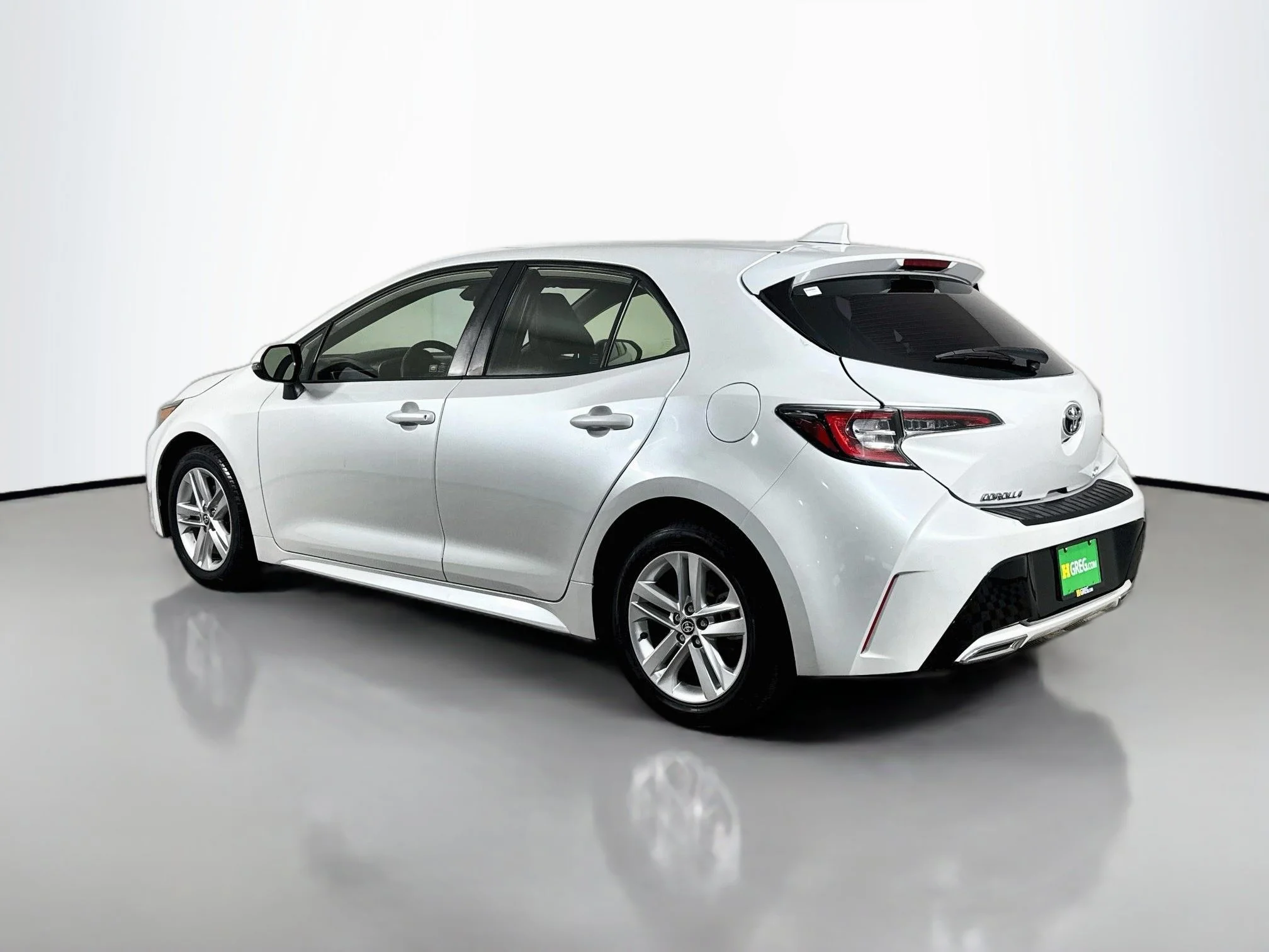 Used 2021 Wind Chill Pearl Toyota SE image 5