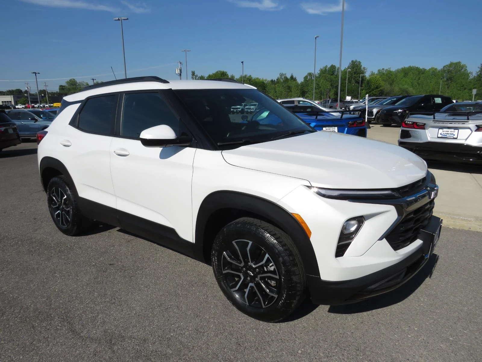 Used 2025 Pearl Chevrolet ACTIV image 5