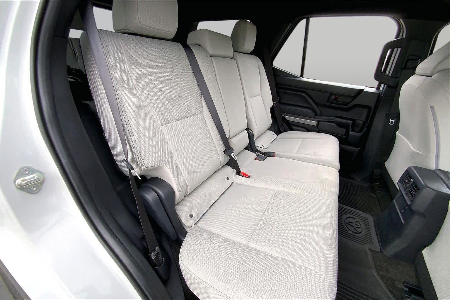 Used 2025 Ice Cap Toyota SR5 image 19