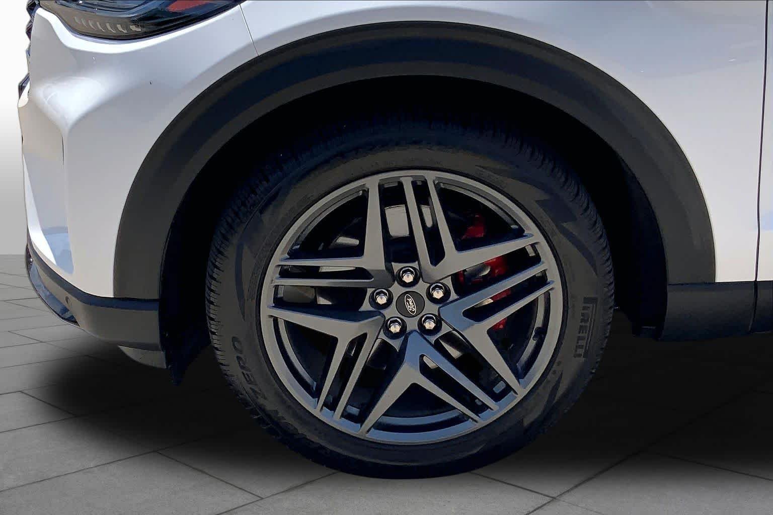 Used 2025 Star White Metallic Tri-Coat Ford ST image 10