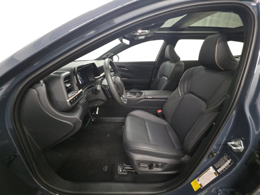 Used 2025 White Toyota Limited image 5