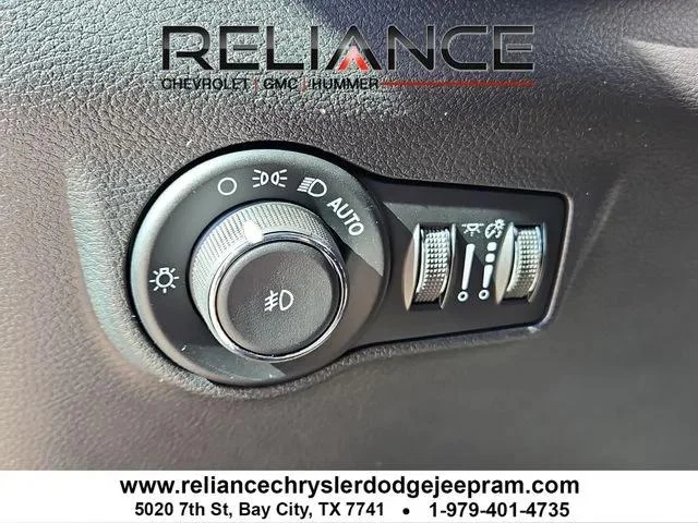 New 2026 Bright White Clearcoat Jeep Latitude image 16