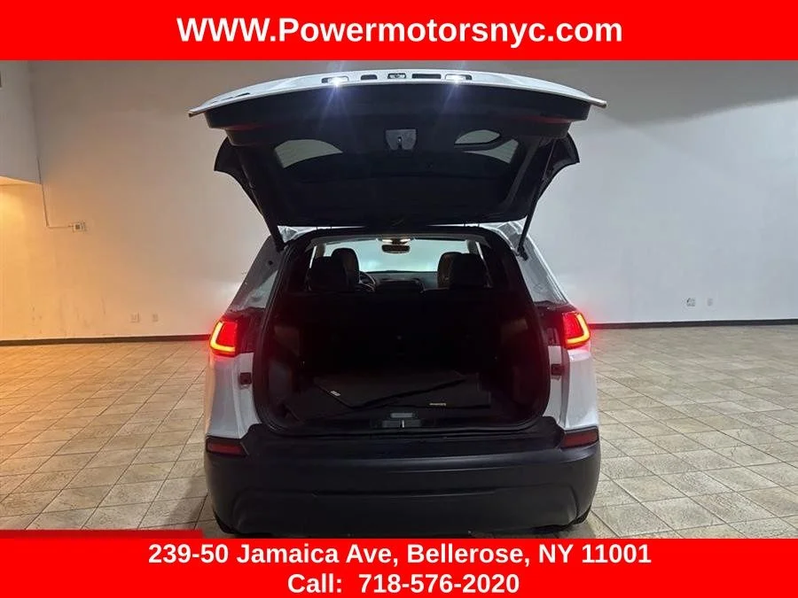 Used 2023 White Jeep Altitude image 24