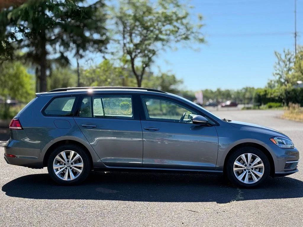 Used 2019  Volkswagen S image 6