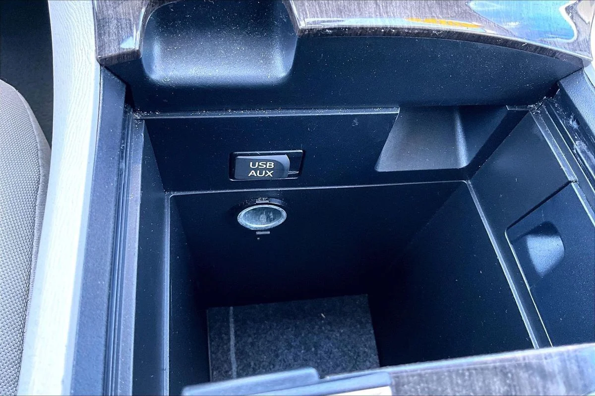 Used 2013 Gray Toyota LE image 15