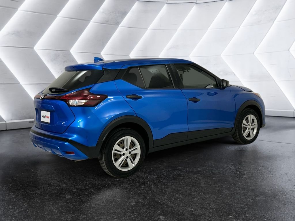 Used 2022 Blue Nissan S image 4