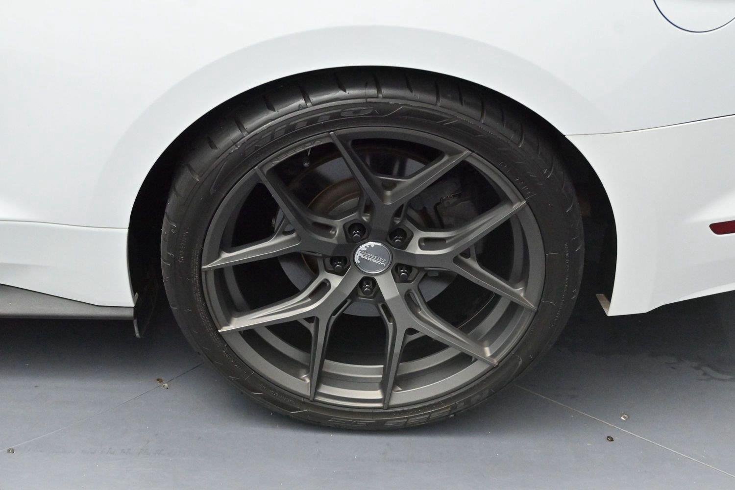 Used 2016 Oxford White Ford GT image 31
