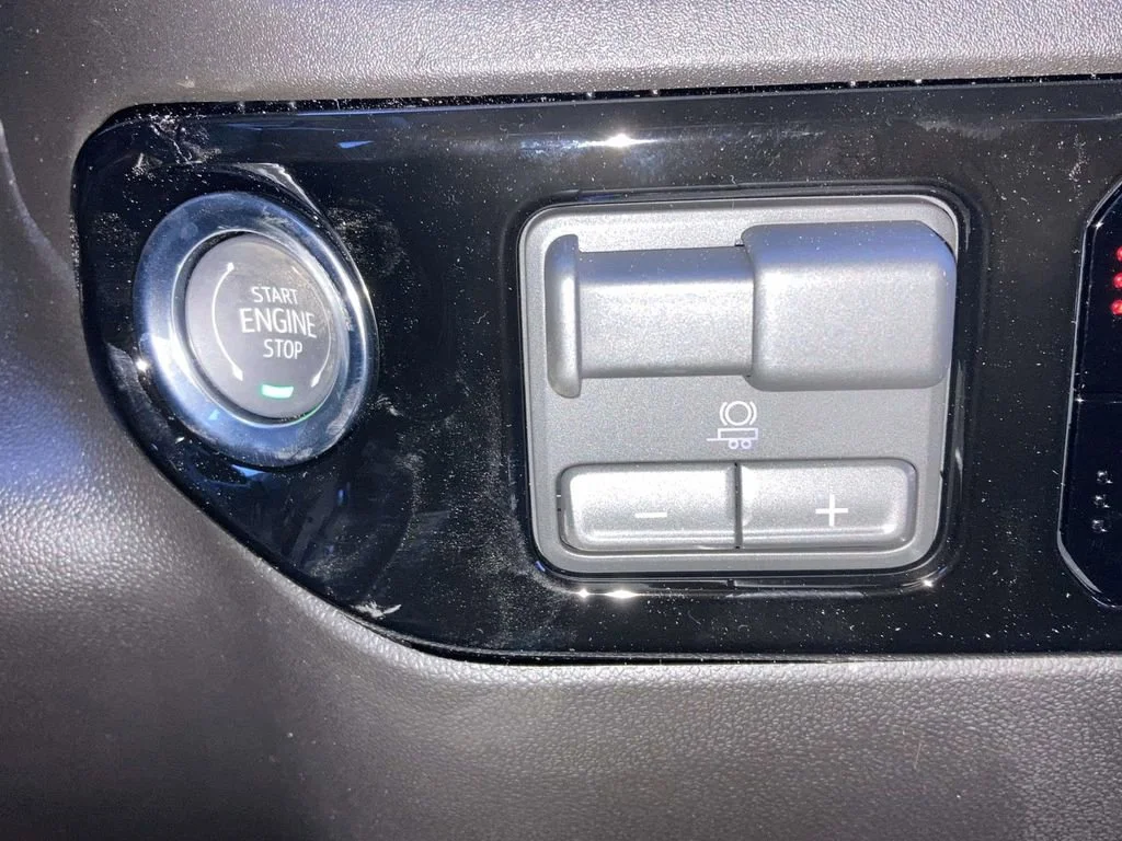 New 2026 Sterling Metallic GMC Elevation image 22