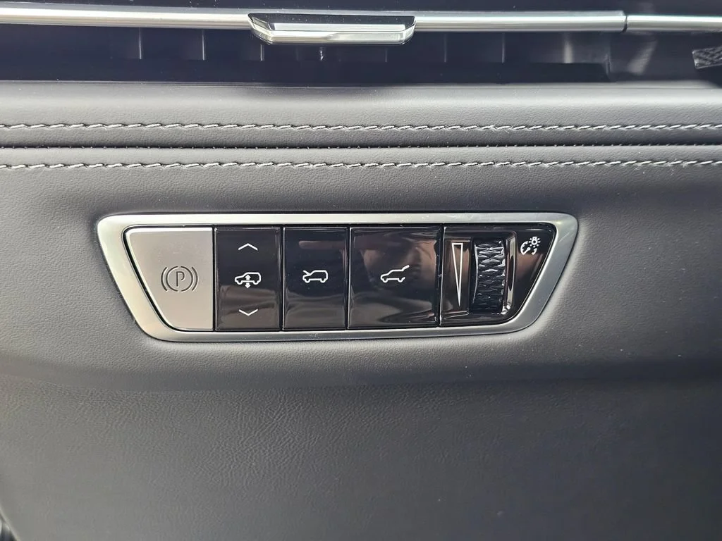 New 2026 Luna Metallic Cadillac Premium Sport image 26